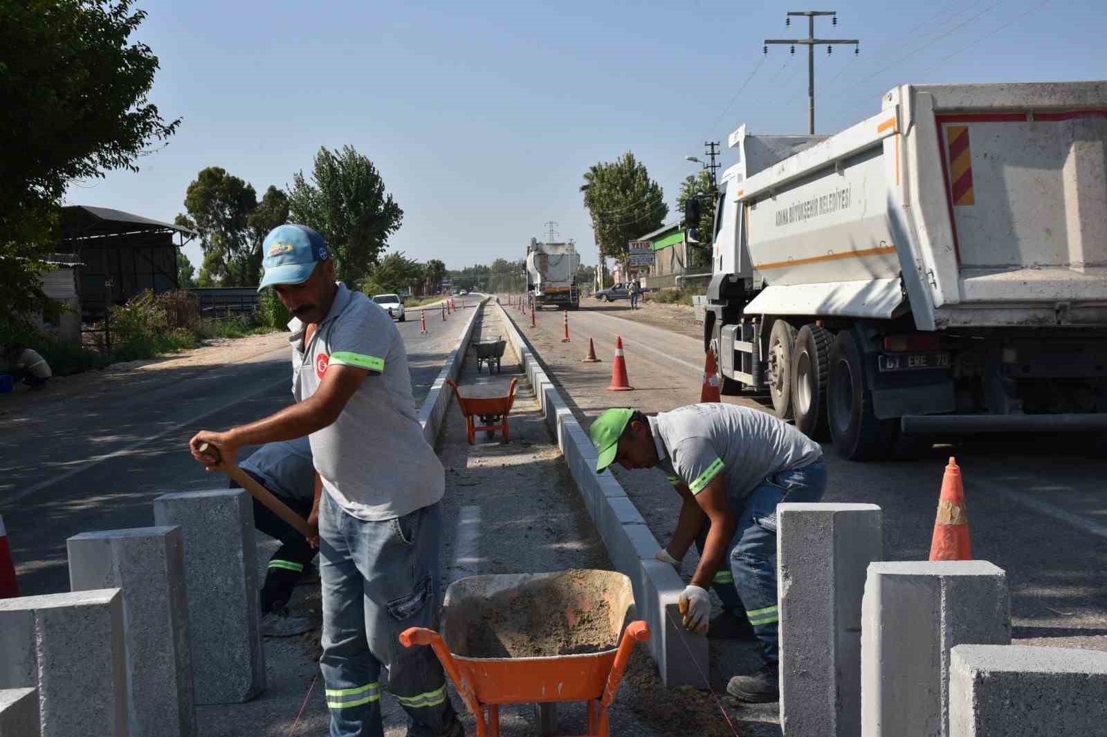 Ceyhan’a duble yol çalışması devam ediyor
