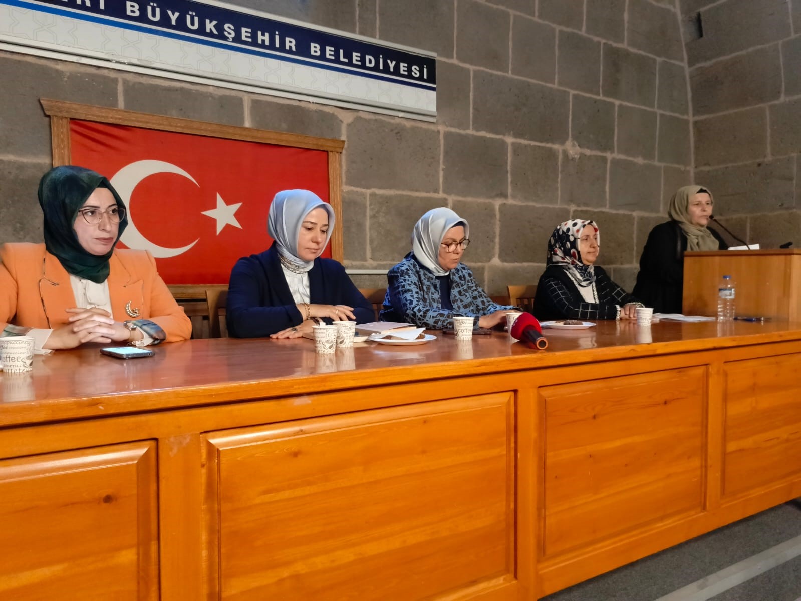 Milletvekili Ayşe Böhürler, Yazarlar Birliği Şiir Programı’na konuk oldu
