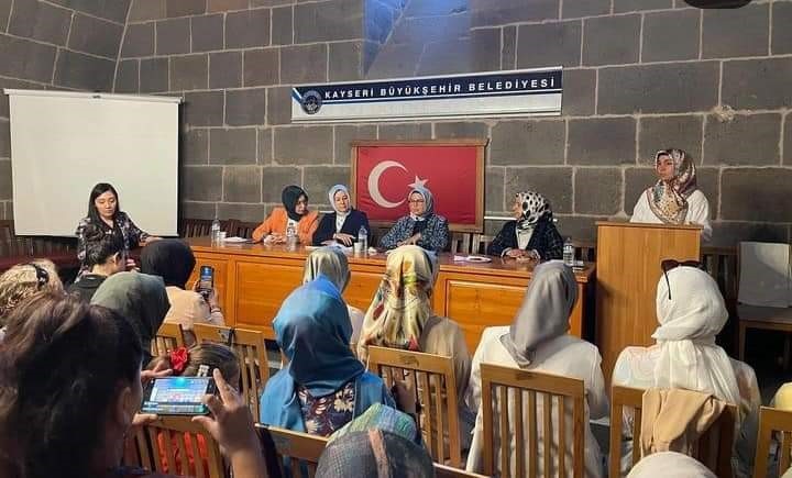 Milletvekili Ayşe Böhürler, Yazarlar Birliği Şiir Programı’na konuk oldu
