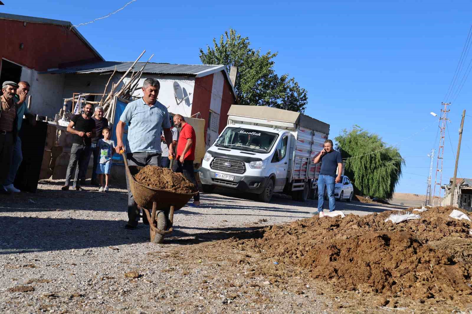 Sivas Belediyesi’ne ’tezek’ tepkisi
