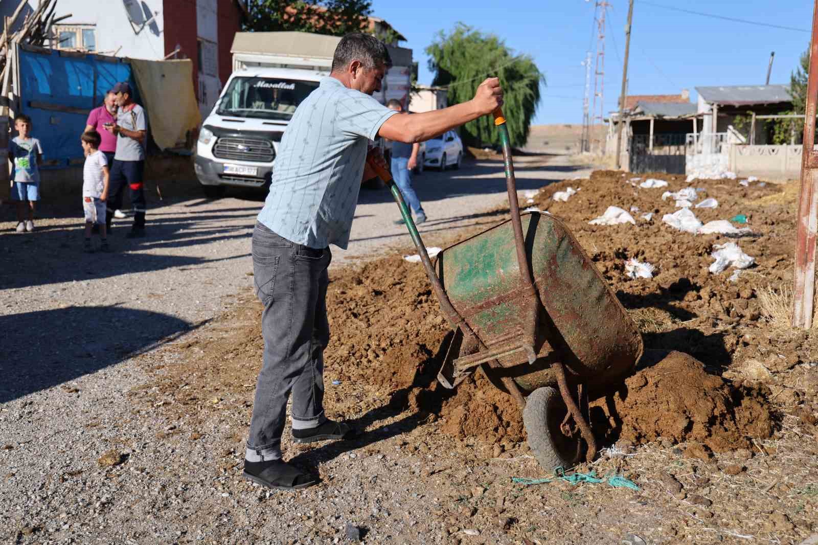 Sivas Belediyesi’ne ’tezek’ tepkisi
