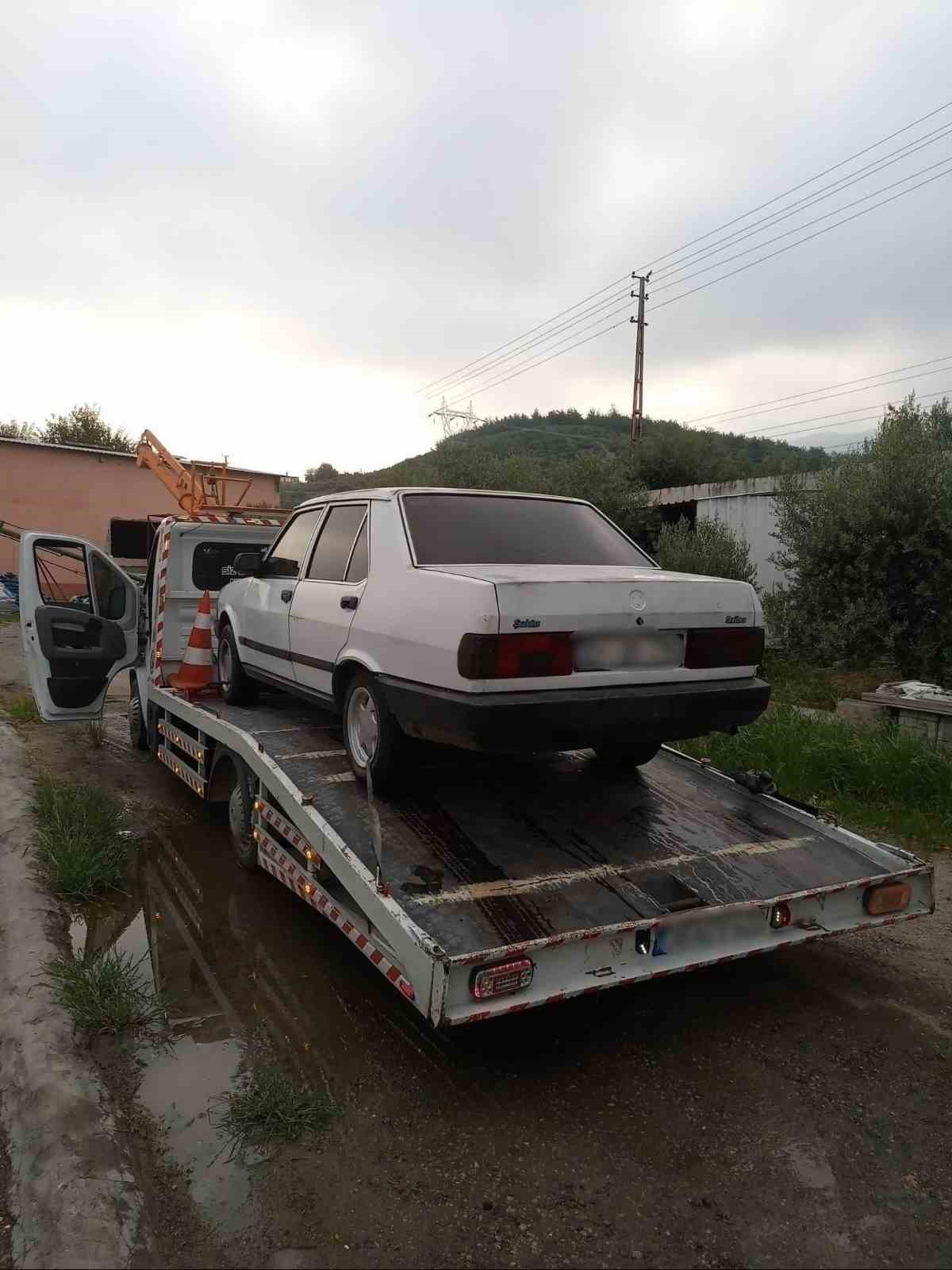 Yok böyle hırsızlık: Çalıntı otomobille gittiler, motosiklet çalıp geri döndüler
