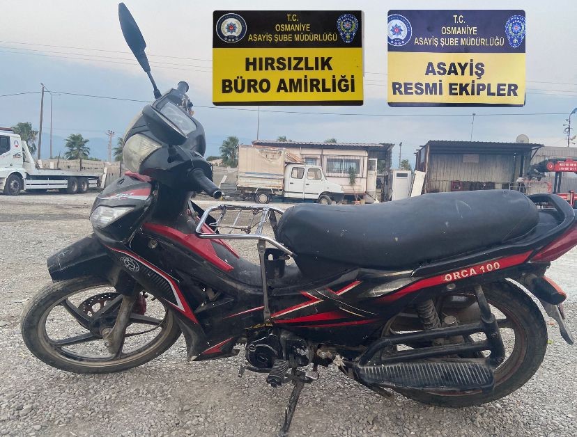 Yok böyle hırsızlık: Çalıntı otomobille gittiler, motosiklet çalıp geri döndüler
