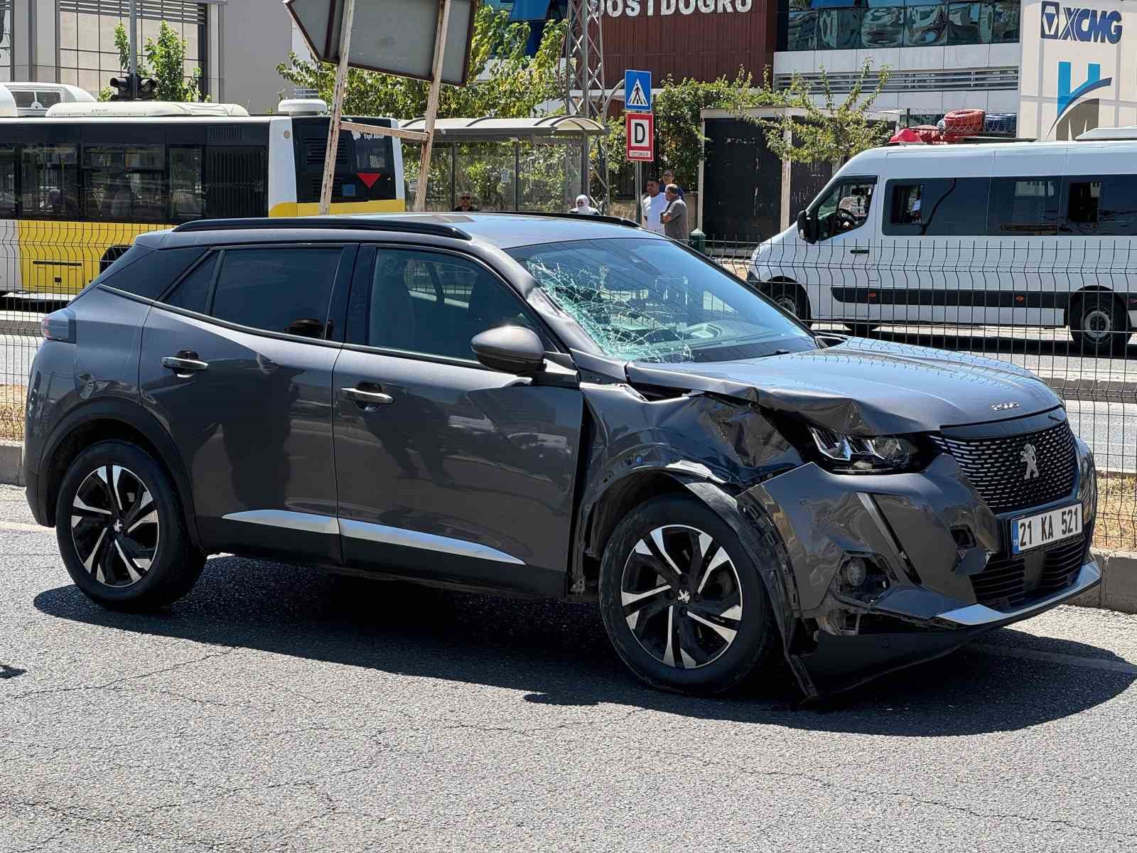 Yolun karşısına geçerken otomobilin çarptığı yaya hayatını kaybetti: Sürücü gözaltında
