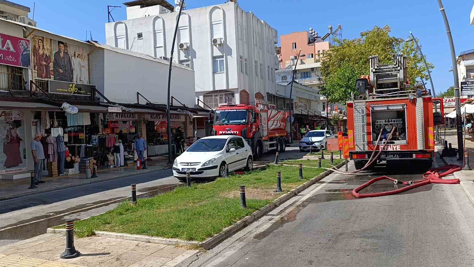 Ayakkabı mağazasında yangın maddi hasara sebep oldu
