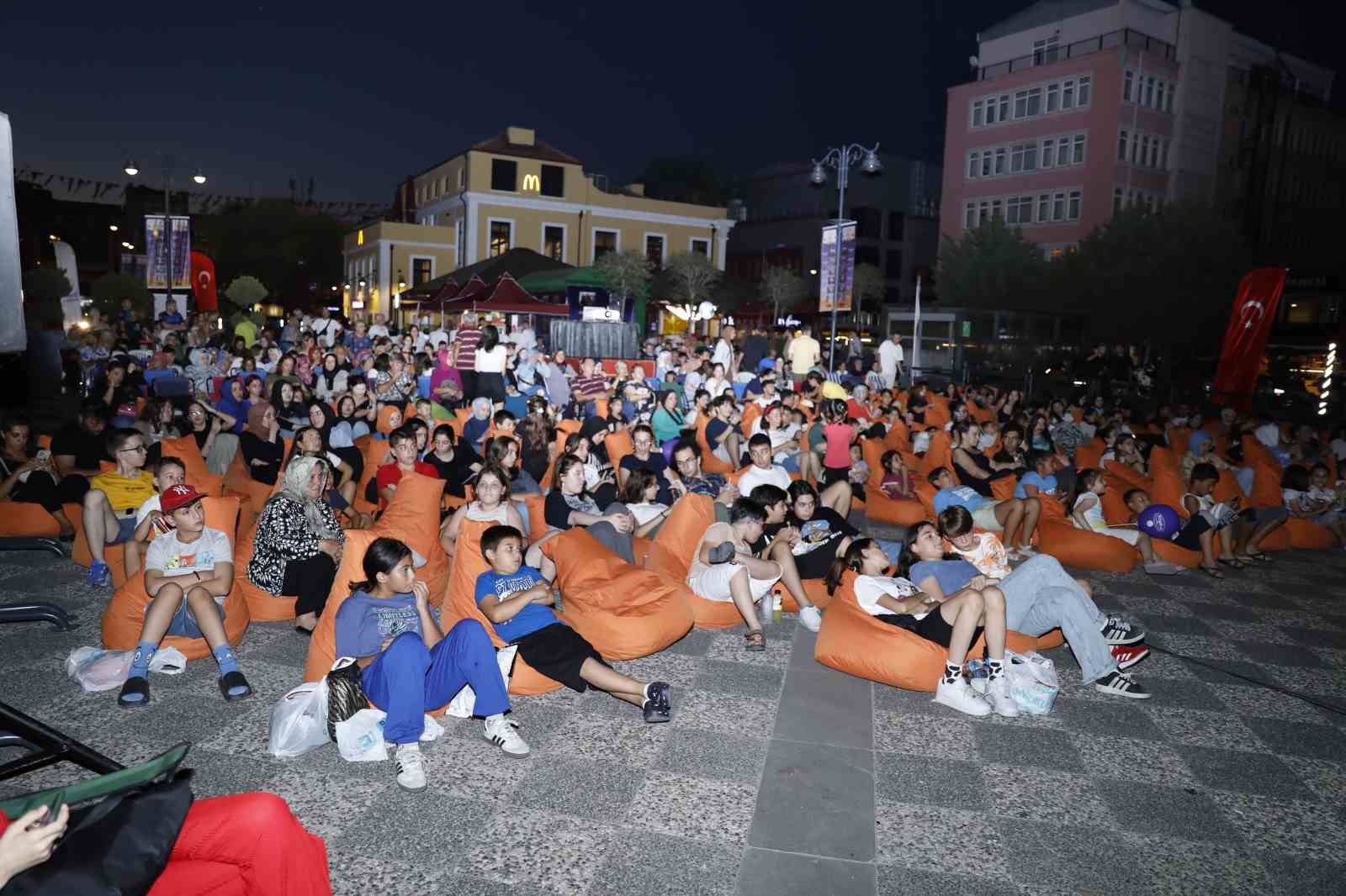 ‘Açık Hava Sinema Festivali’ başladı
