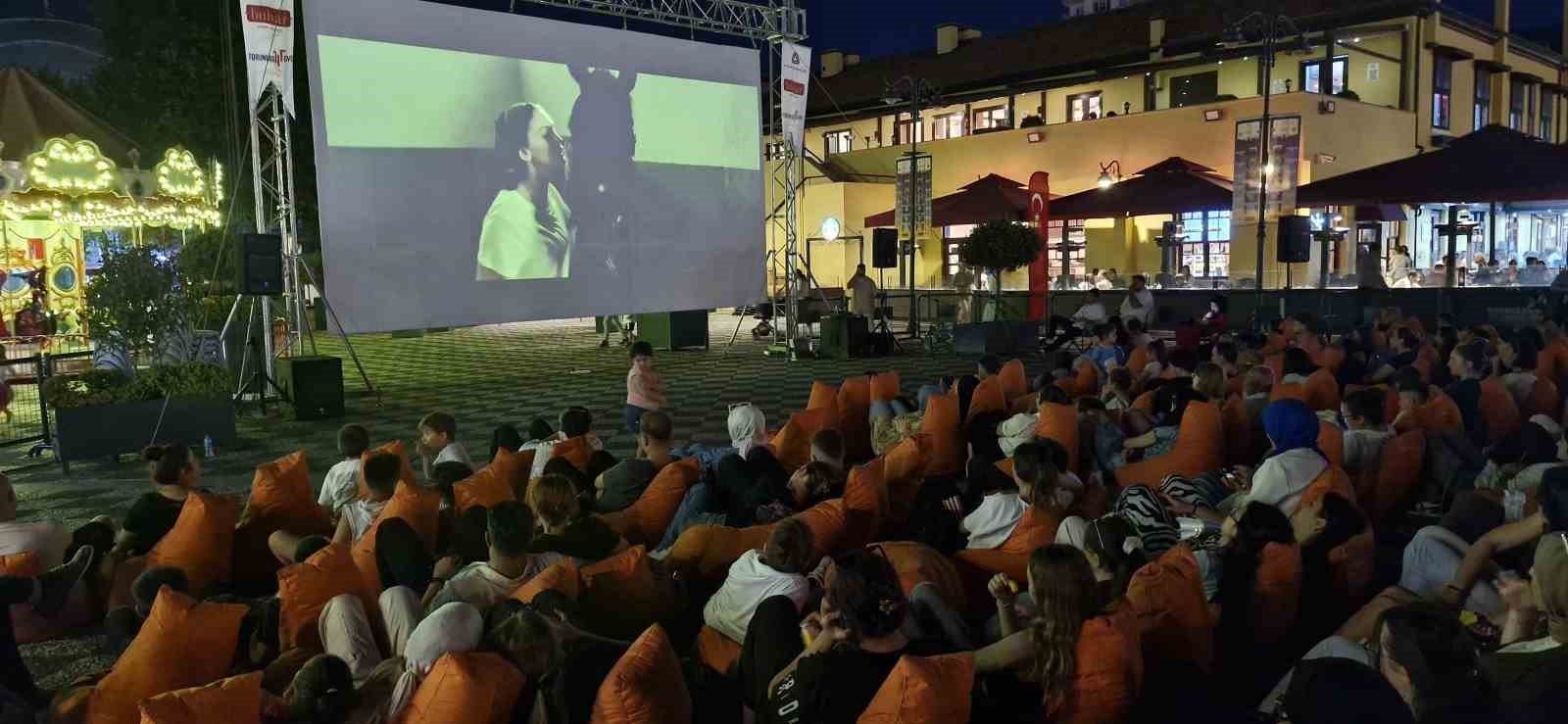 ‘Açık Hava Sinema Festivali’ başladı
