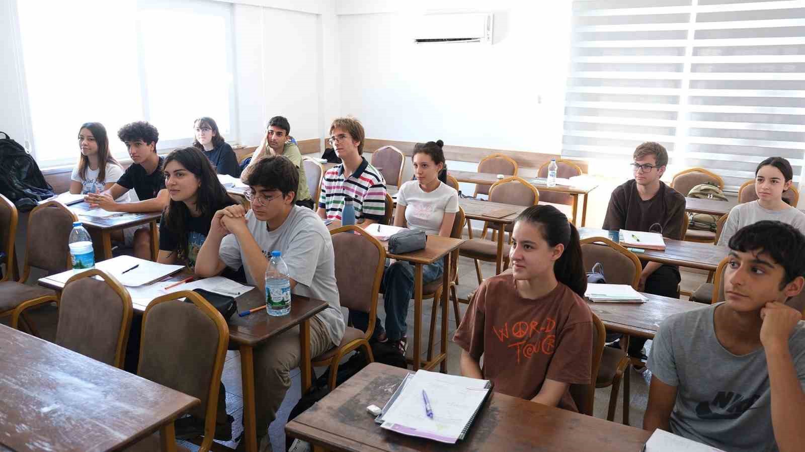 Kemer’de eğitim başladı
