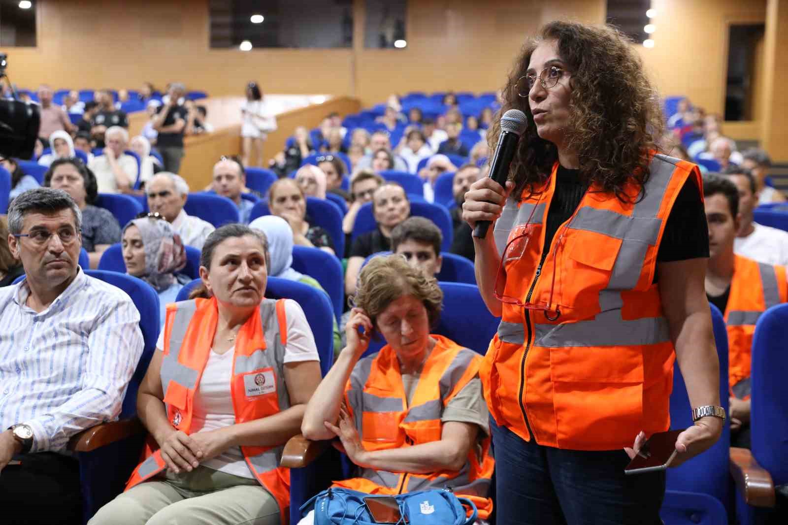 Prof. Dr. Naci Görür İstanbul’un genç ilçesini işaret etti: “Zemininin çok sağlam, dinamitle kırılacak kuvvete sahip”
