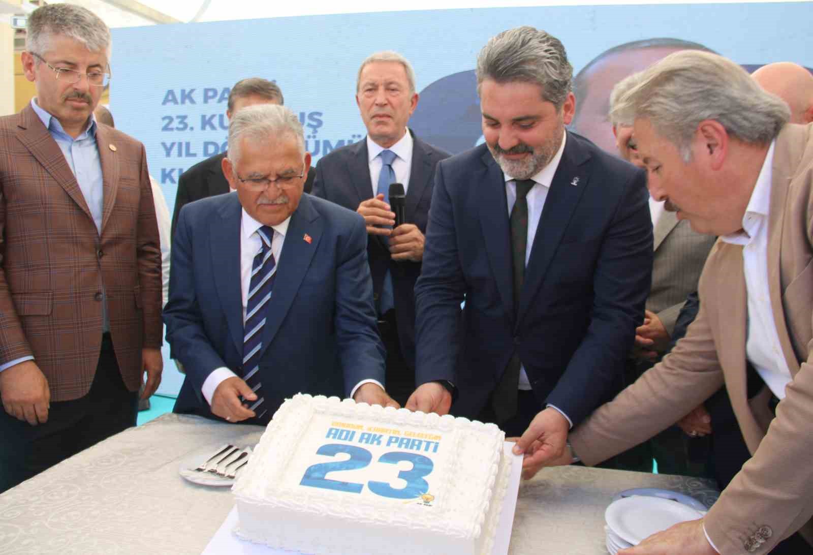 Kayseri Teşkilatı AK Parti’nin 23. kuruluş yıl dönümünü kutladı
