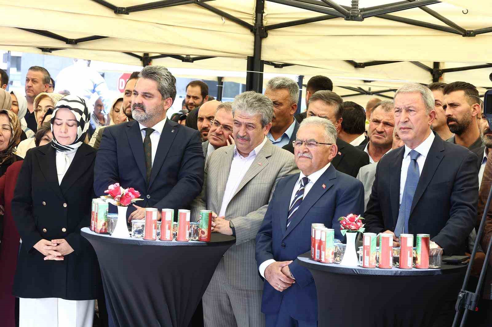 Kayseri Teşkilatı AK Parti’nin 23. kuruluş yıl dönümünü kutladı
