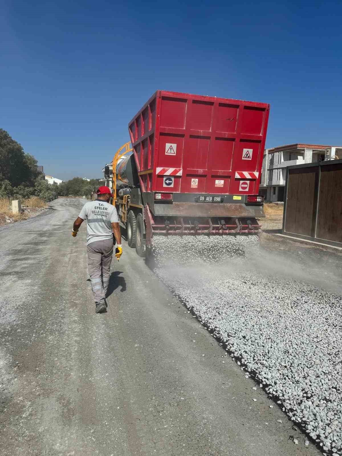 Efeler Belediyesi yol çalışmalarını sürdürüyor
