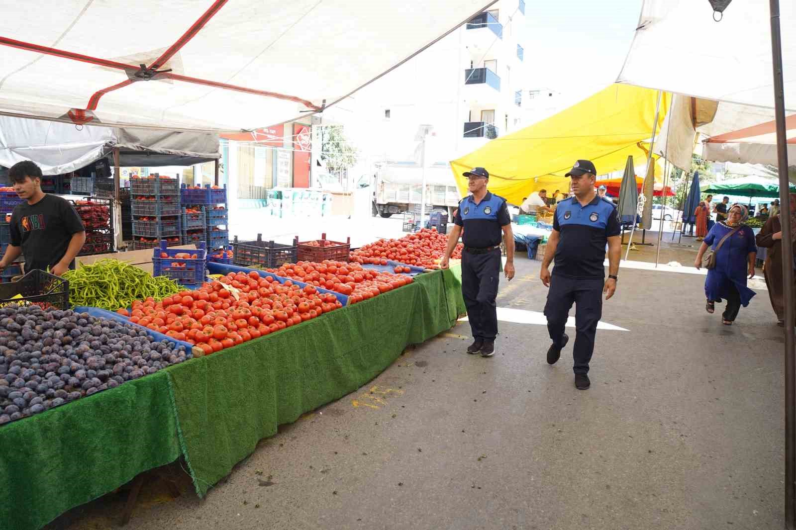 Çayırova zabıtasından pazar denetimi
