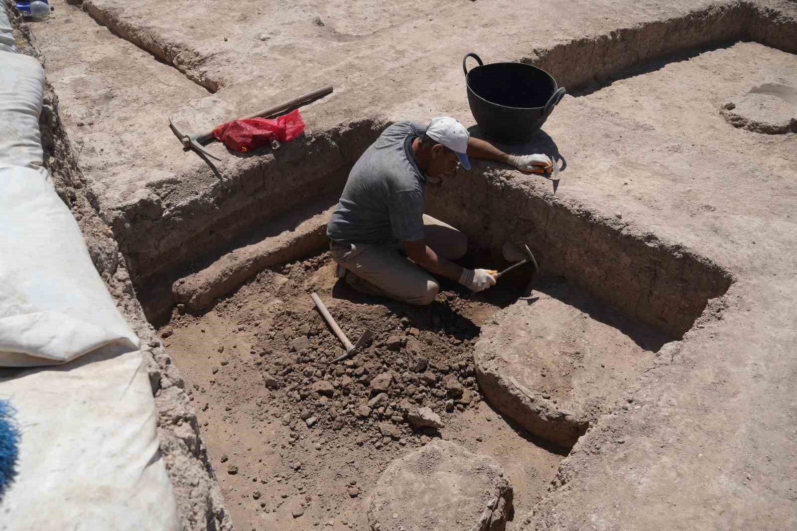 Oylum Höyük’te 35 yıllık kazı çalışmaları tekrar başladı
