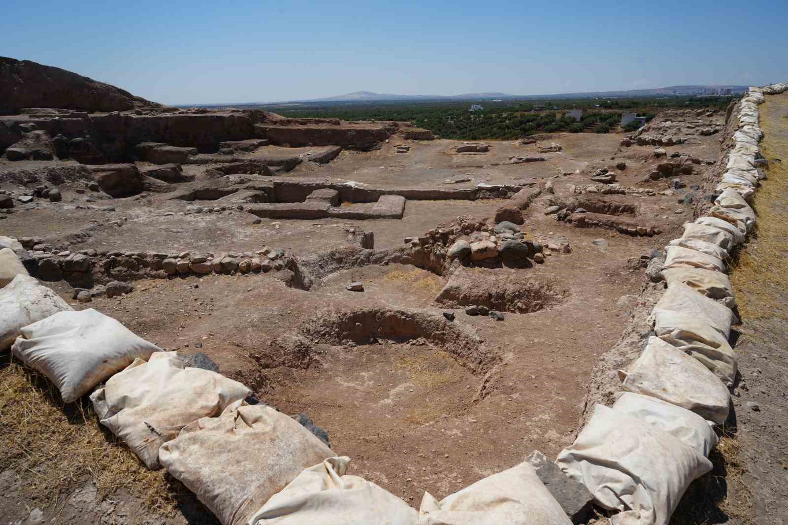 Oylum Höyük’te 35 yıllık kazı çalışmaları tekrar başladı
