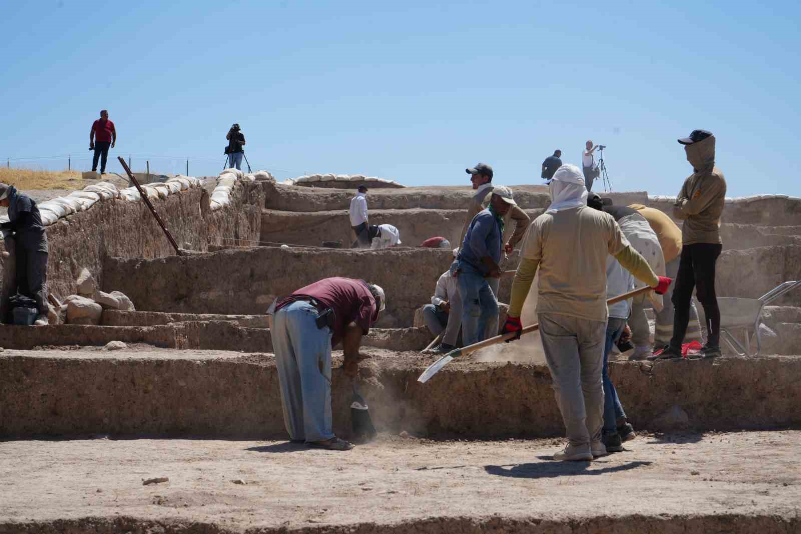 Oylum Höyük’te 35 yıllık kazı çalışmaları tekrar başladı
