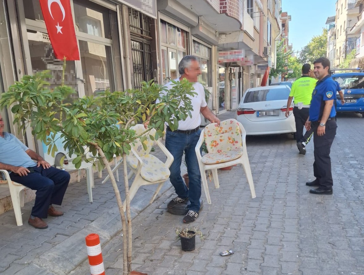 Turgutlu Zabıtasından kaldırım işgallerine sıkı denetim
