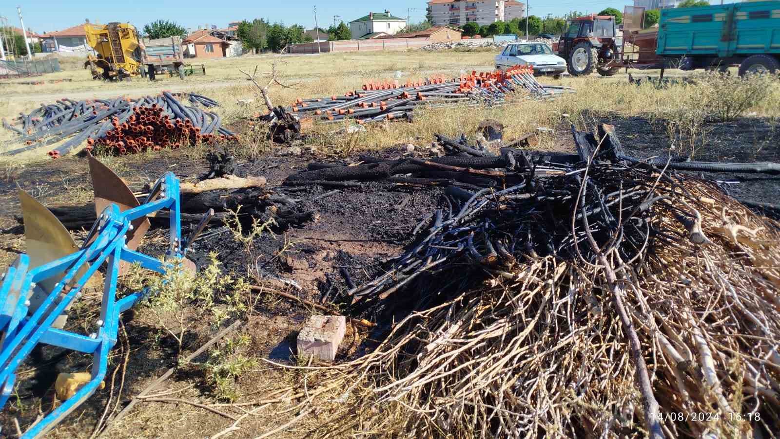 Çakmakla oynayan çocuklar yangına neden oldu
