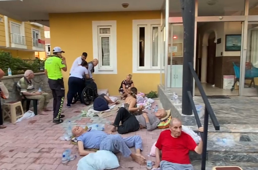 Antalya’da huzurevinde yangın
