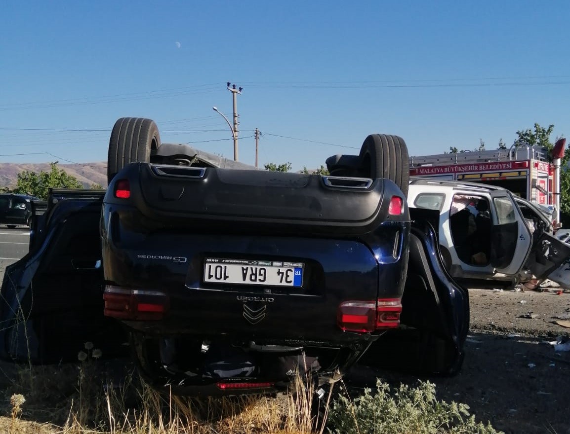 Malatya’da feci kaza: 2 ölü 4 yaralı
