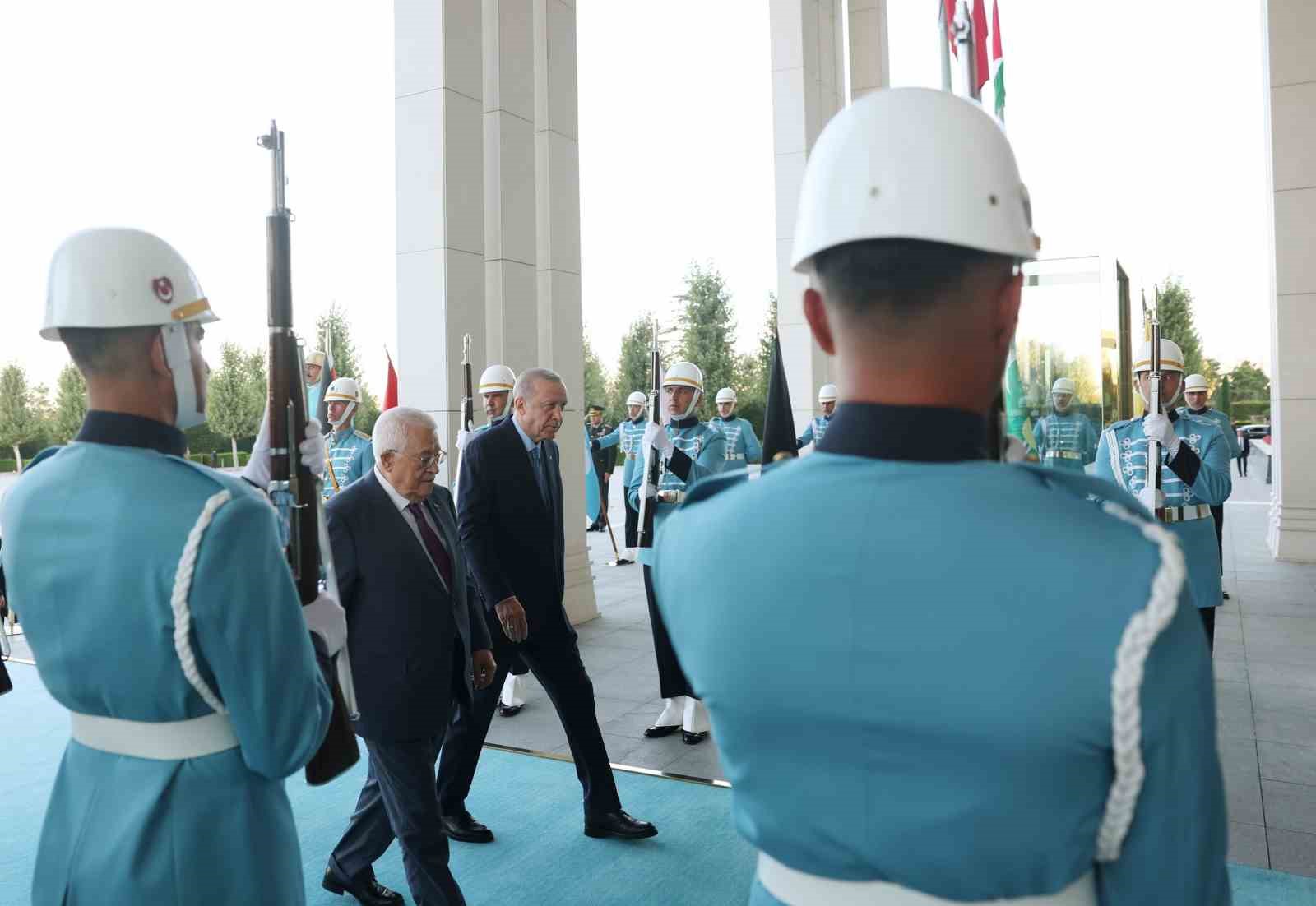 Cumhurbaşkanı Erdoğan, Filistin Devlet Başkanı Abbas ile bir araya geldi
