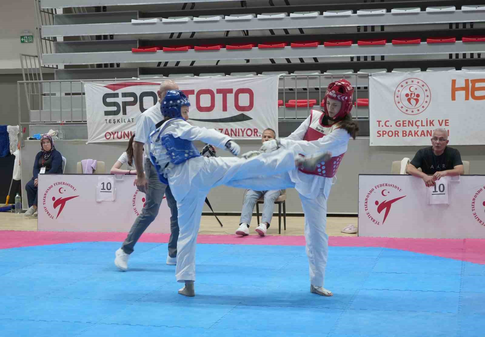 Gençler Taekwondo Türkiye Şampiyonası sürüyor
