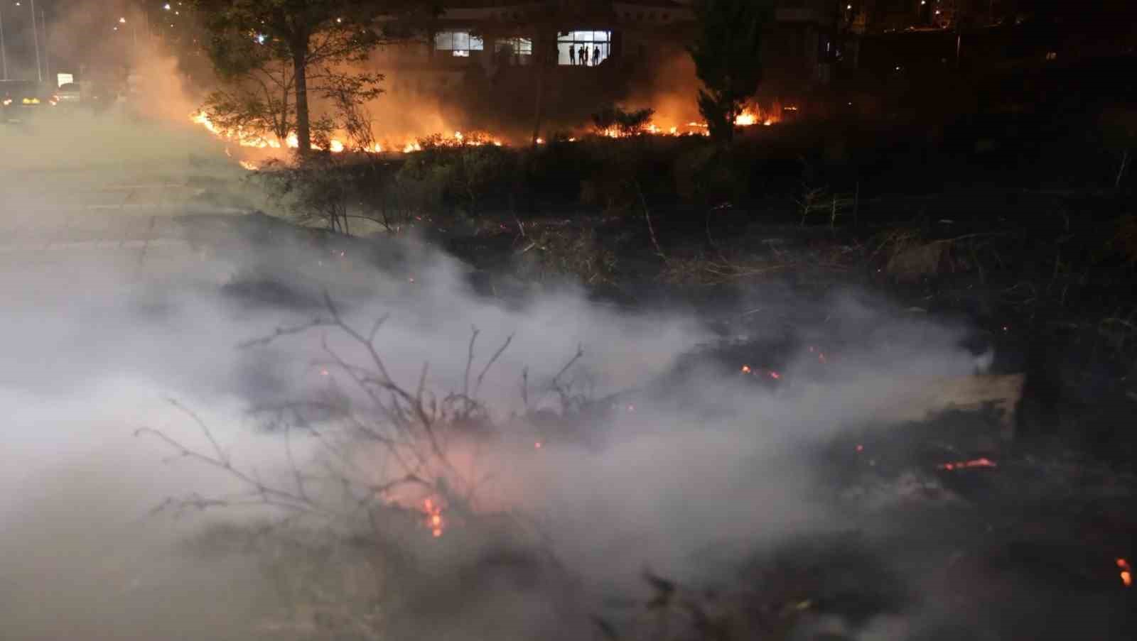 Aksaray’da geceyi aydınlatan alevler paniğe neden oldu
