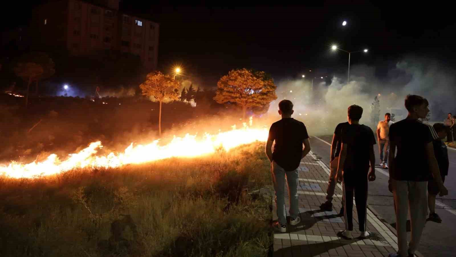 Aksaray’da geceyi aydınlatan alevler paniğe neden oldu
