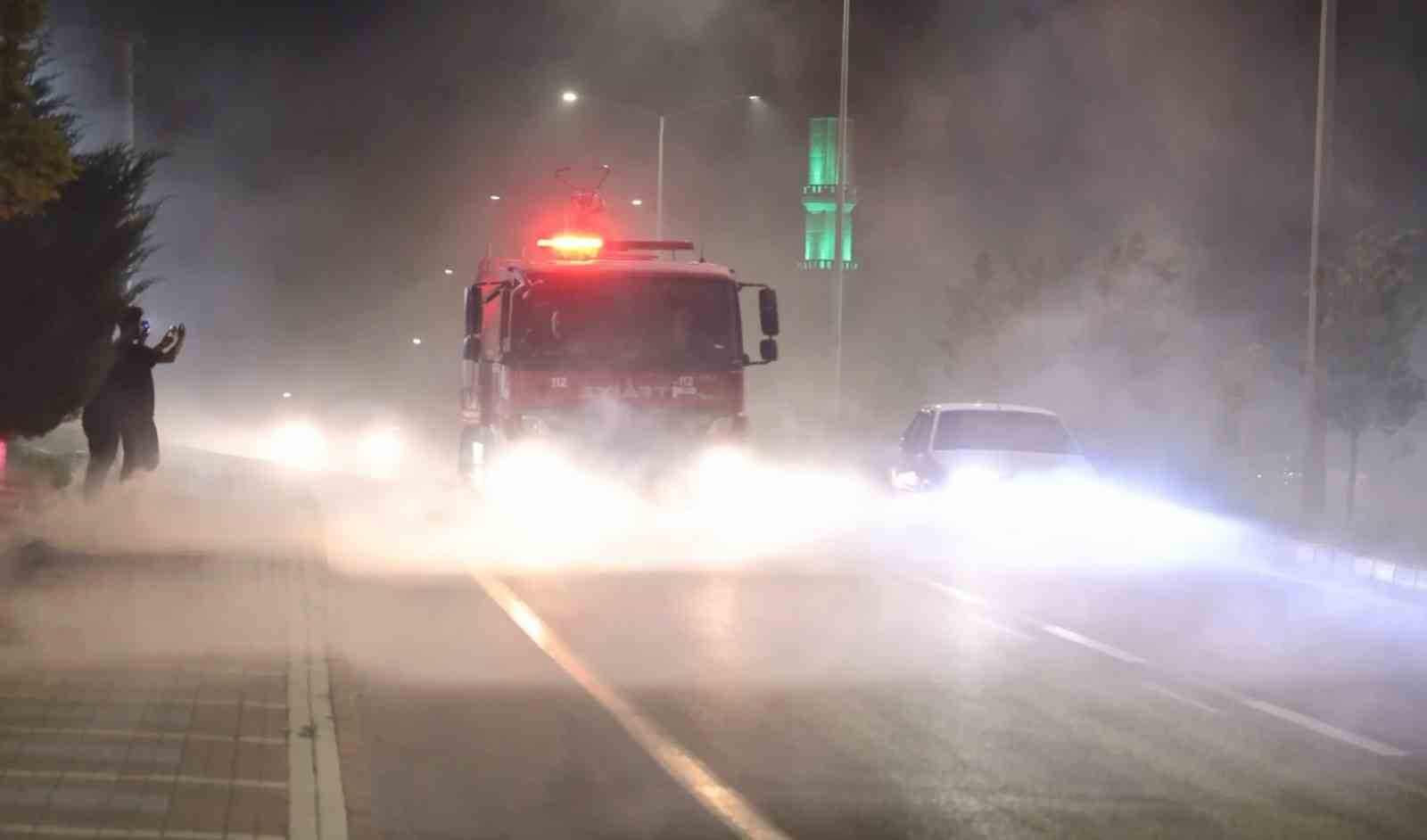 Aksaray’da geceyi aydınlatan alevler paniğe neden oldu
