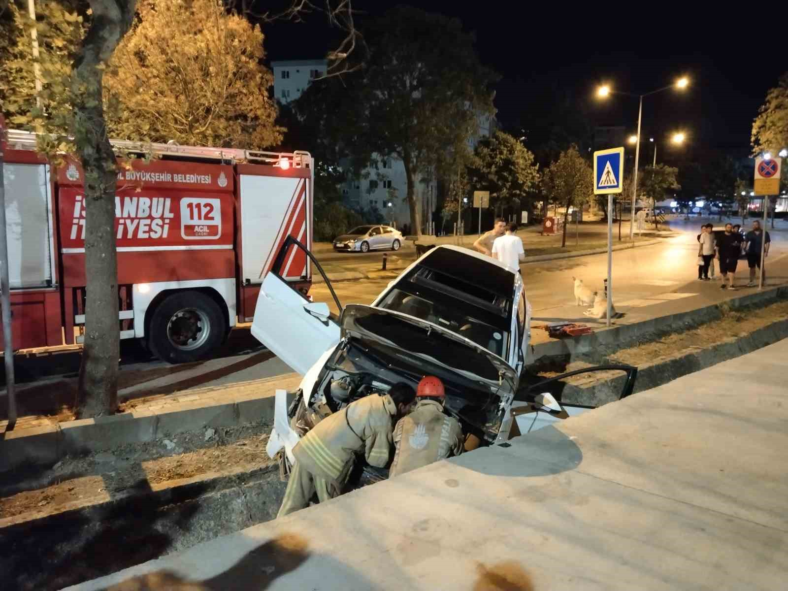 Kartal’da drift atan alkollü sürücü kaza yaptı
