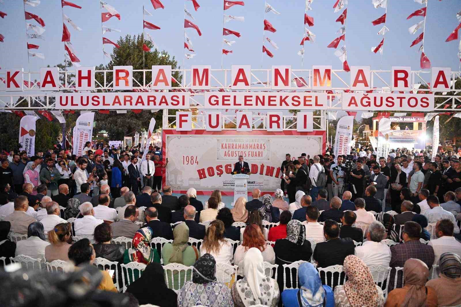 Geleneksel Ağustos Fuarı ziyaretçi akınına uğruyor
