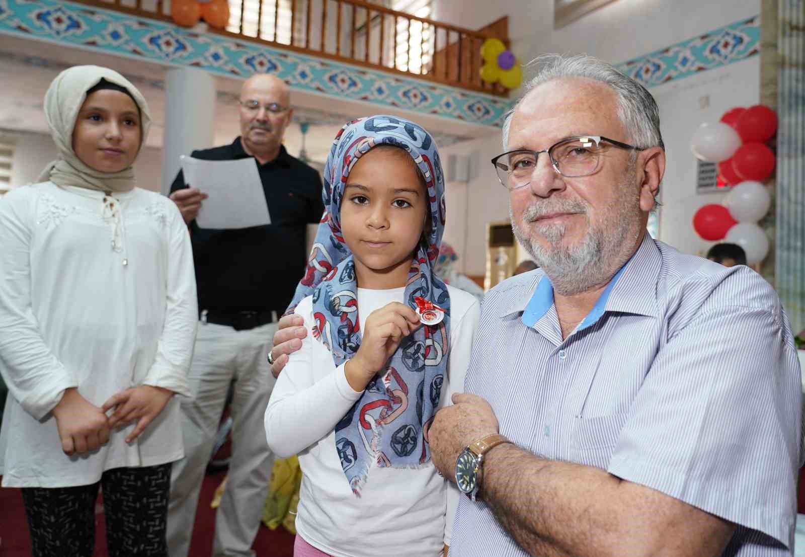 Örnek imam, 24 yıldır kursa gelen çocukları ödüllendiriyor
