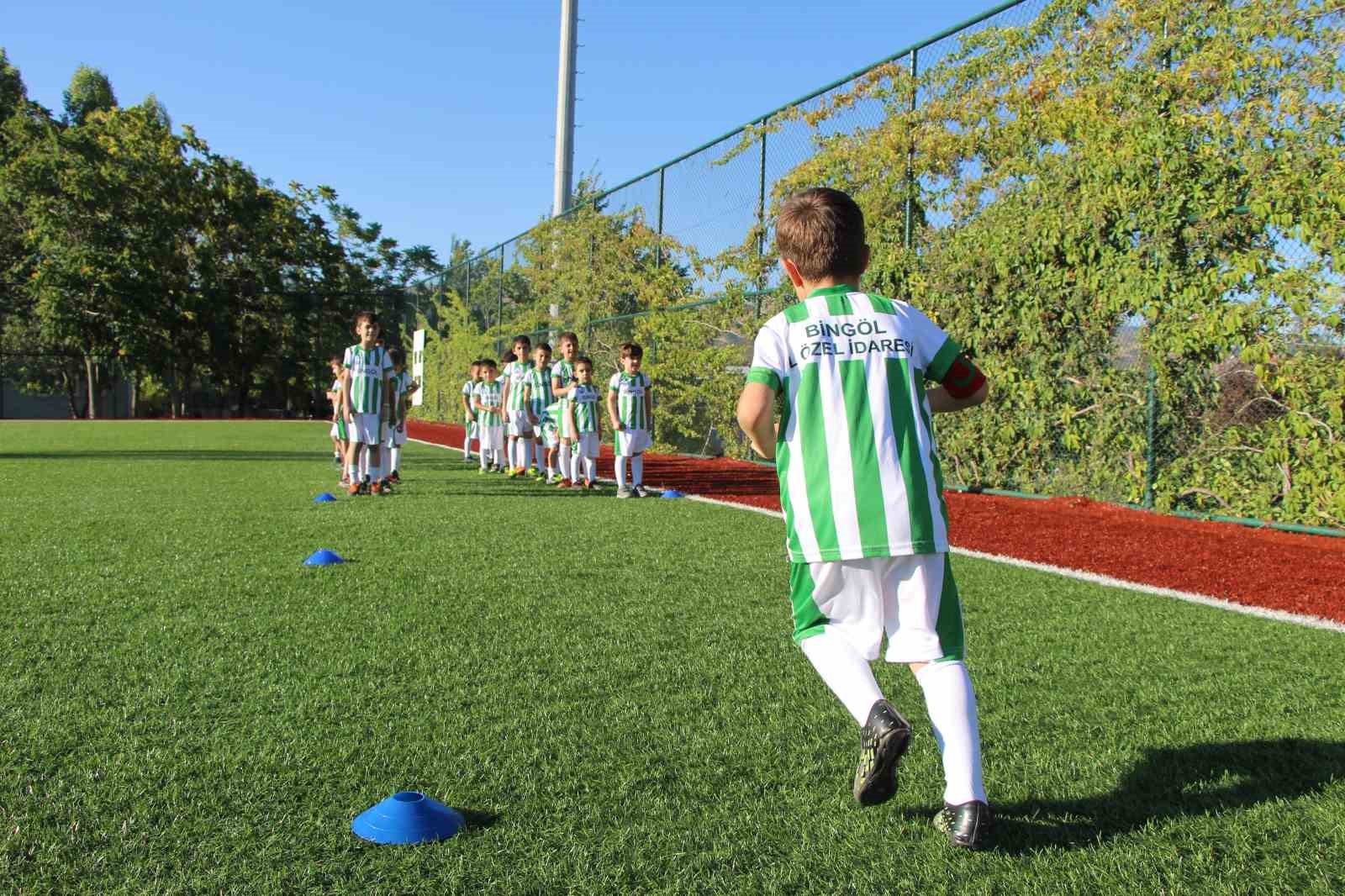 Geleceğin futbolcuları İl Özel İdaresi kurslarında yetişiyor
