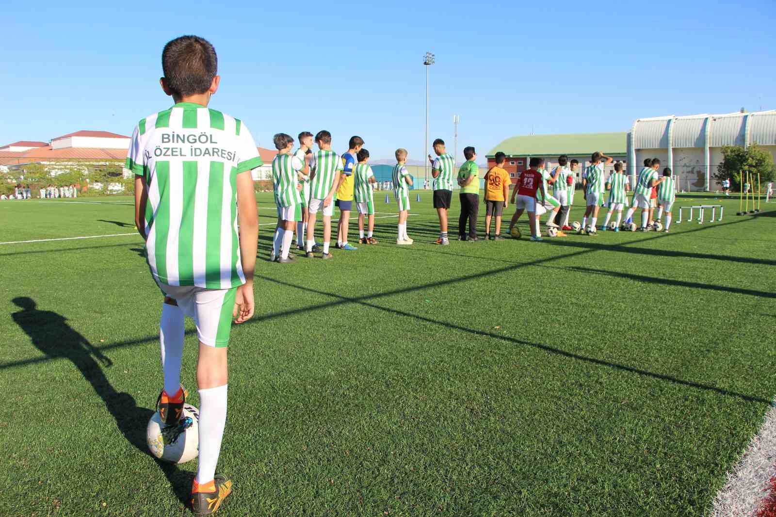 Geleceğin futbolcuları İl Özel İdaresi kurslarında yetişiyor
