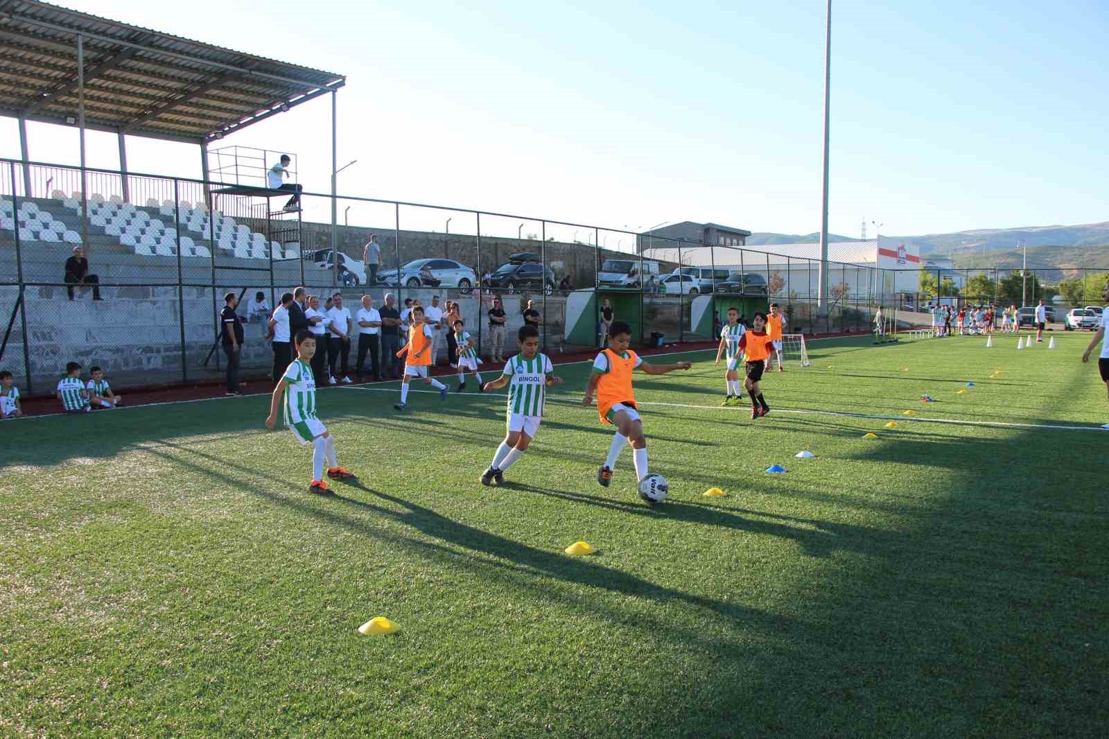 Geleceğin futbolcuları İl Özel İdaresi kurslarında yetişiyor
