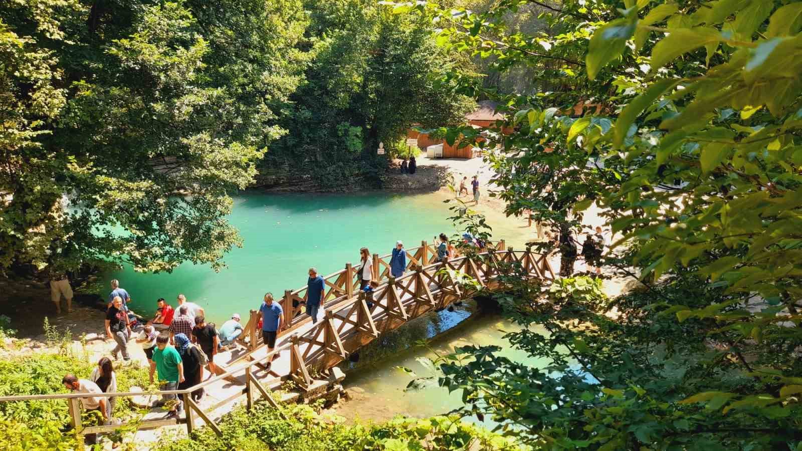 Erfelek Tatlıca Şelaleleri’ne ziyaretçi akını
