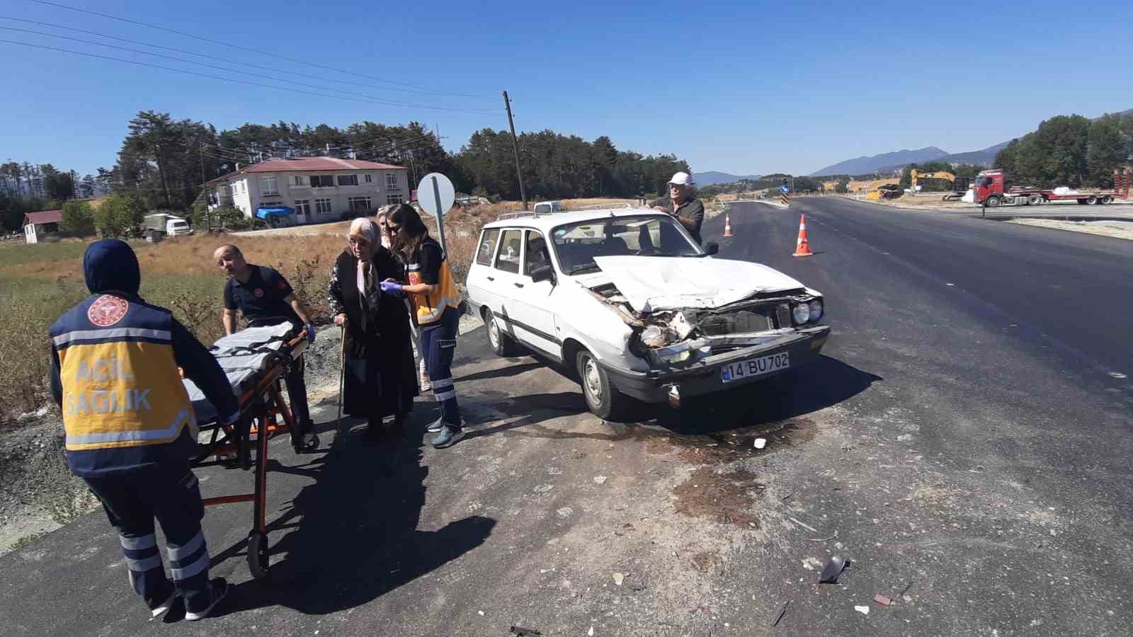 Otomobil süt taşıyan kamyonete çarptı: 1 yaralı
