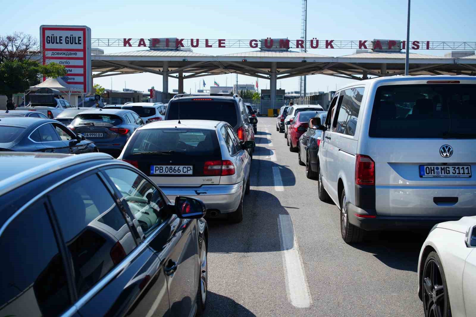 Ülkeden ayrılan gurbetçi gözyaşları döktü
