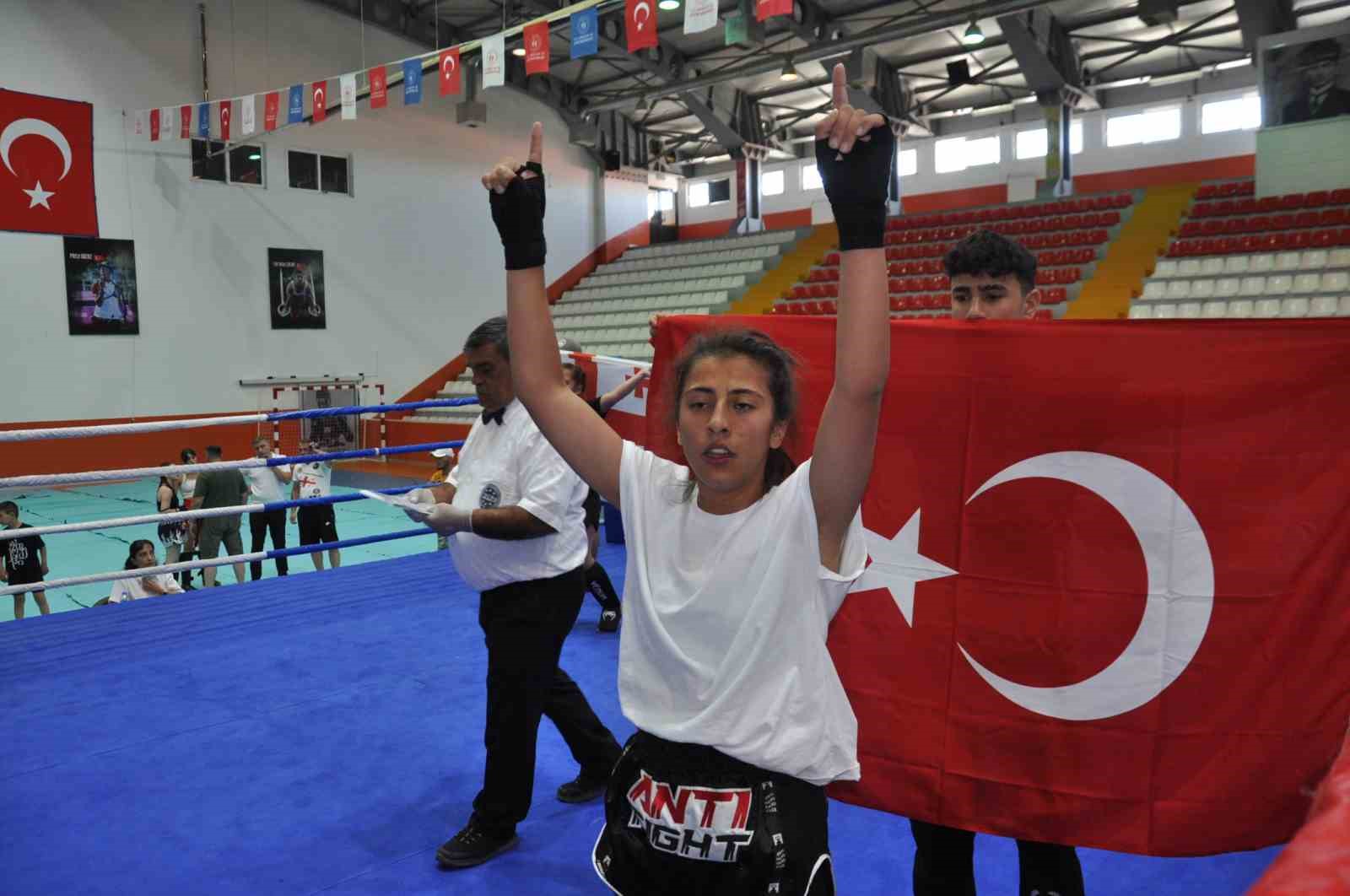 Kars’ta Kick Boks karşılaşmaları nefesleri kesti
