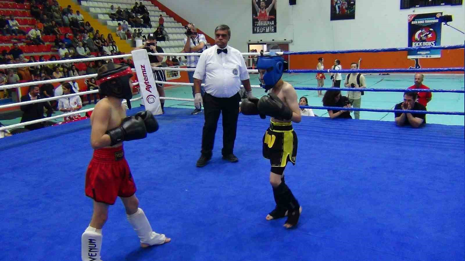 Kars’ta Kick Boks karşılaşmaları nefesleri kesti
