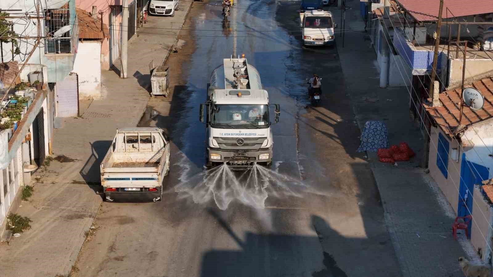 Aydın Büyükşehir Belediyesi’nden Acarlar’da temizlik seferberliği
