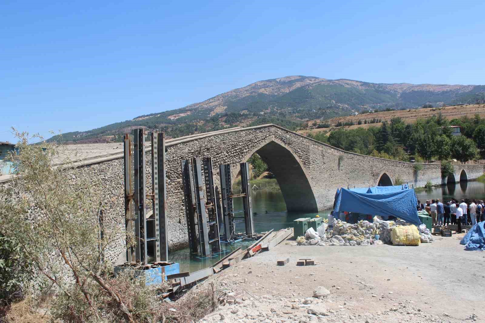 Tarihi Ceyhan Taş Köprü 2025 yılında tekrardan turizme kazandırılacak
