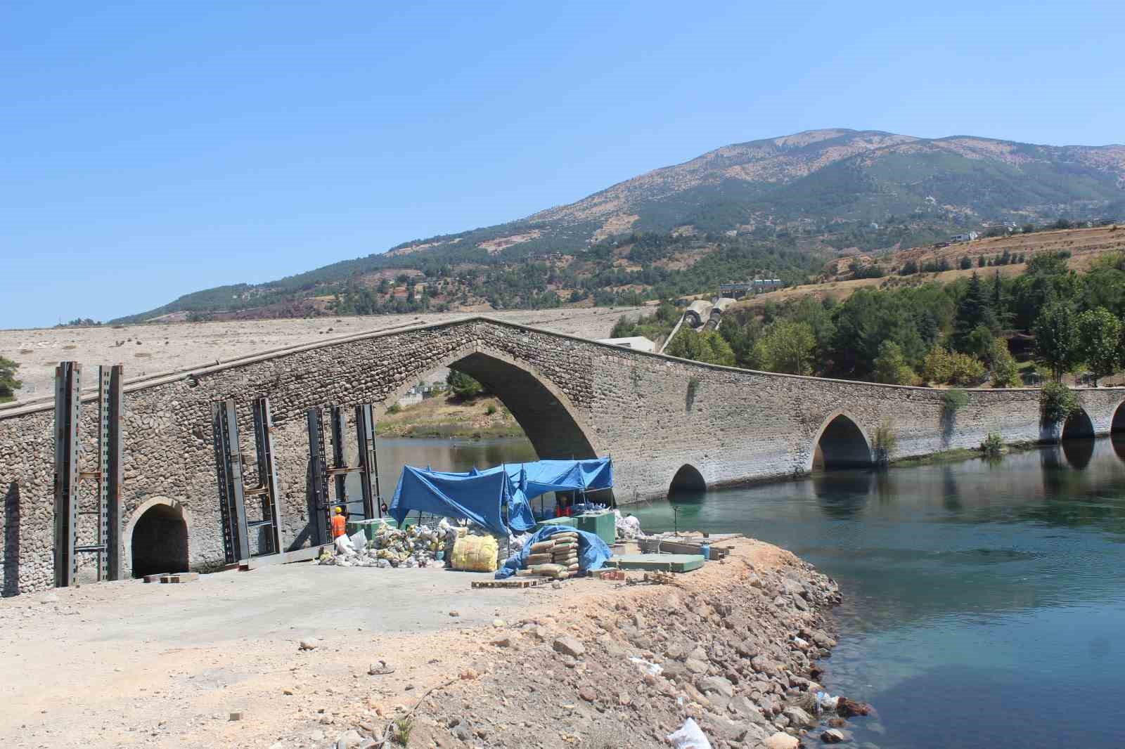 Tarihi Ceyhan Taş Köprü 2025 yılında tekrardan turizme kazandırılacak
