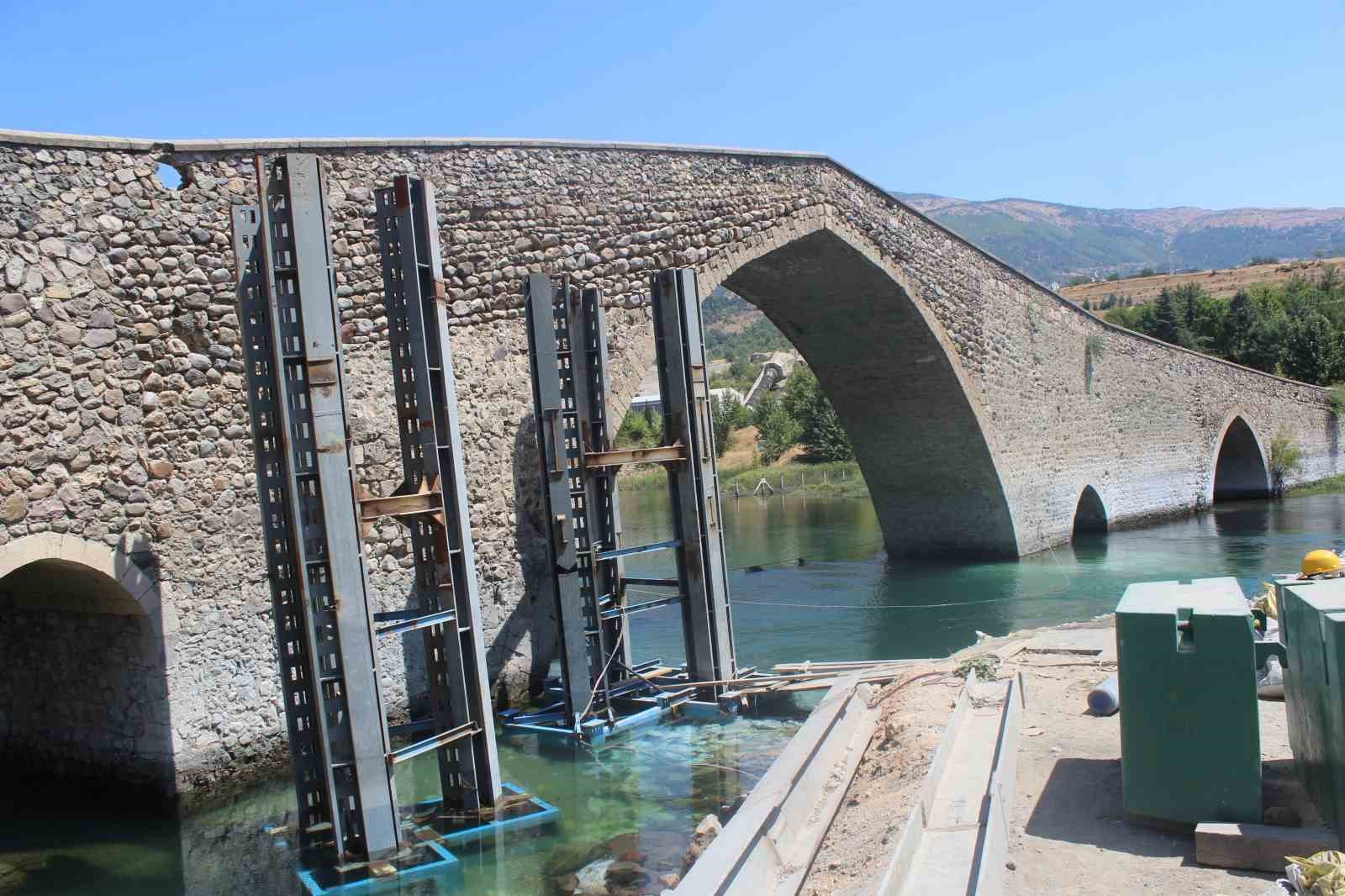 Tarihi Ceyhan Taş Köprü 2025 yılında tekrardan turizme kazandırılacak
