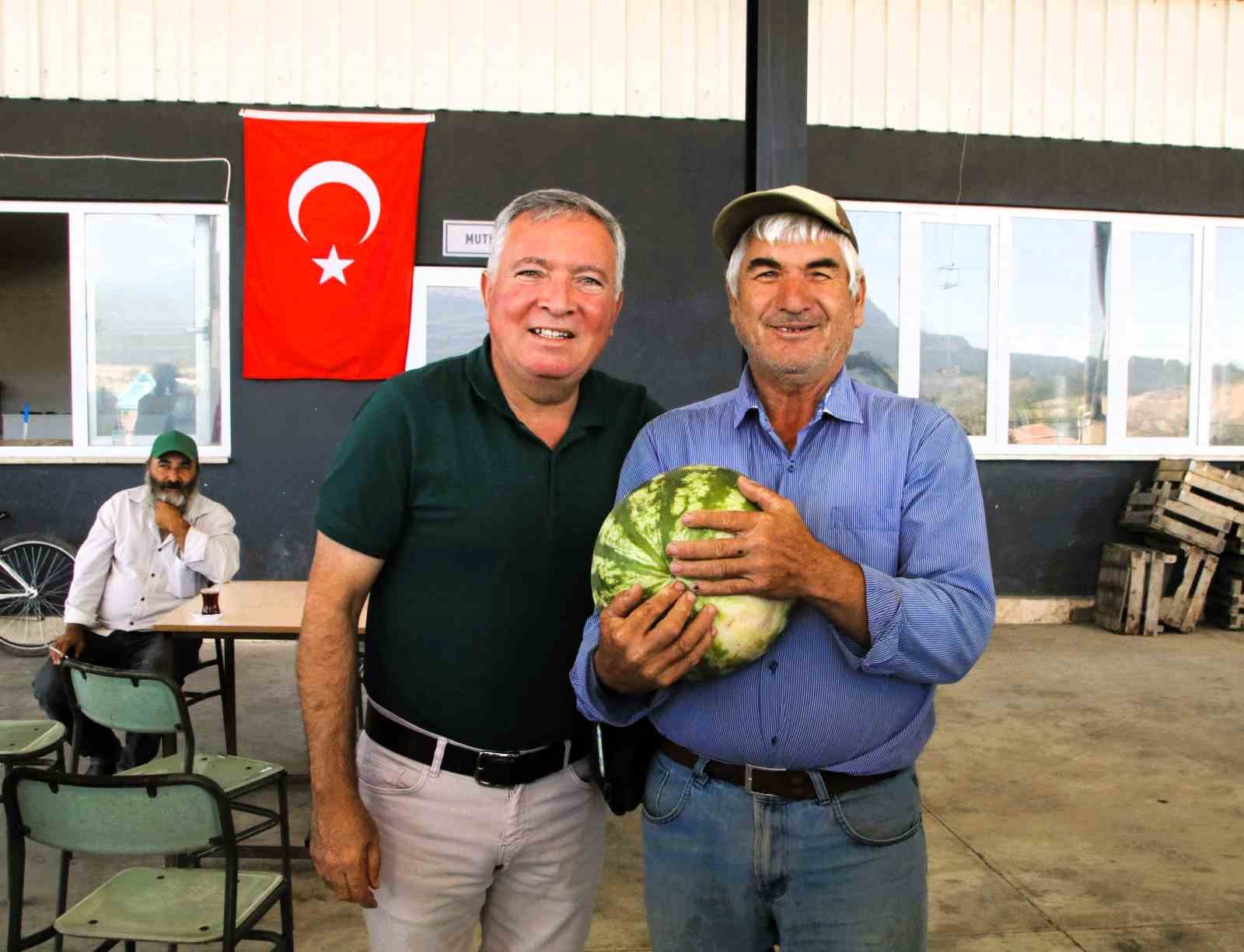 Honaz Belediyesi hem üreticiyi hem de vatandaşı sevindirdi
