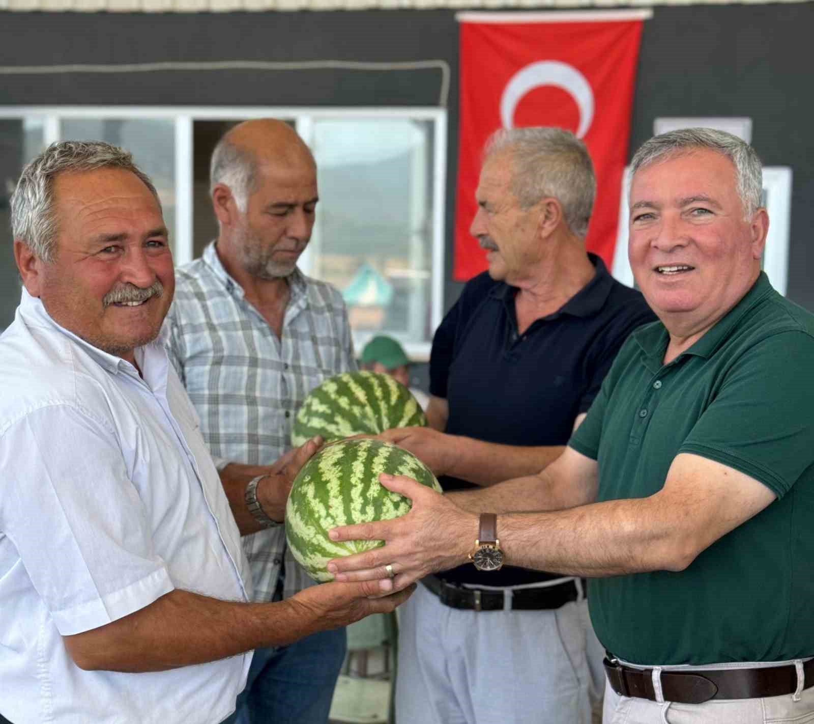 Honaz Belediyesi hem üreticiyi hem de vatandaşı sevindirdi
