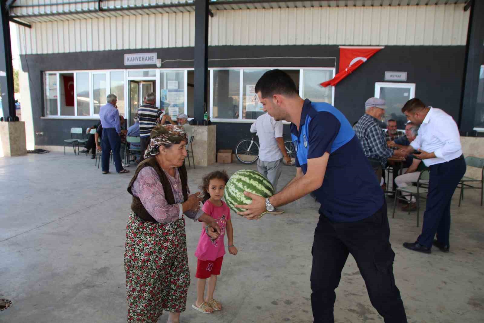 Honaz Belediyesi hem üreticiyi hem de vatandaşı sevindirdi
