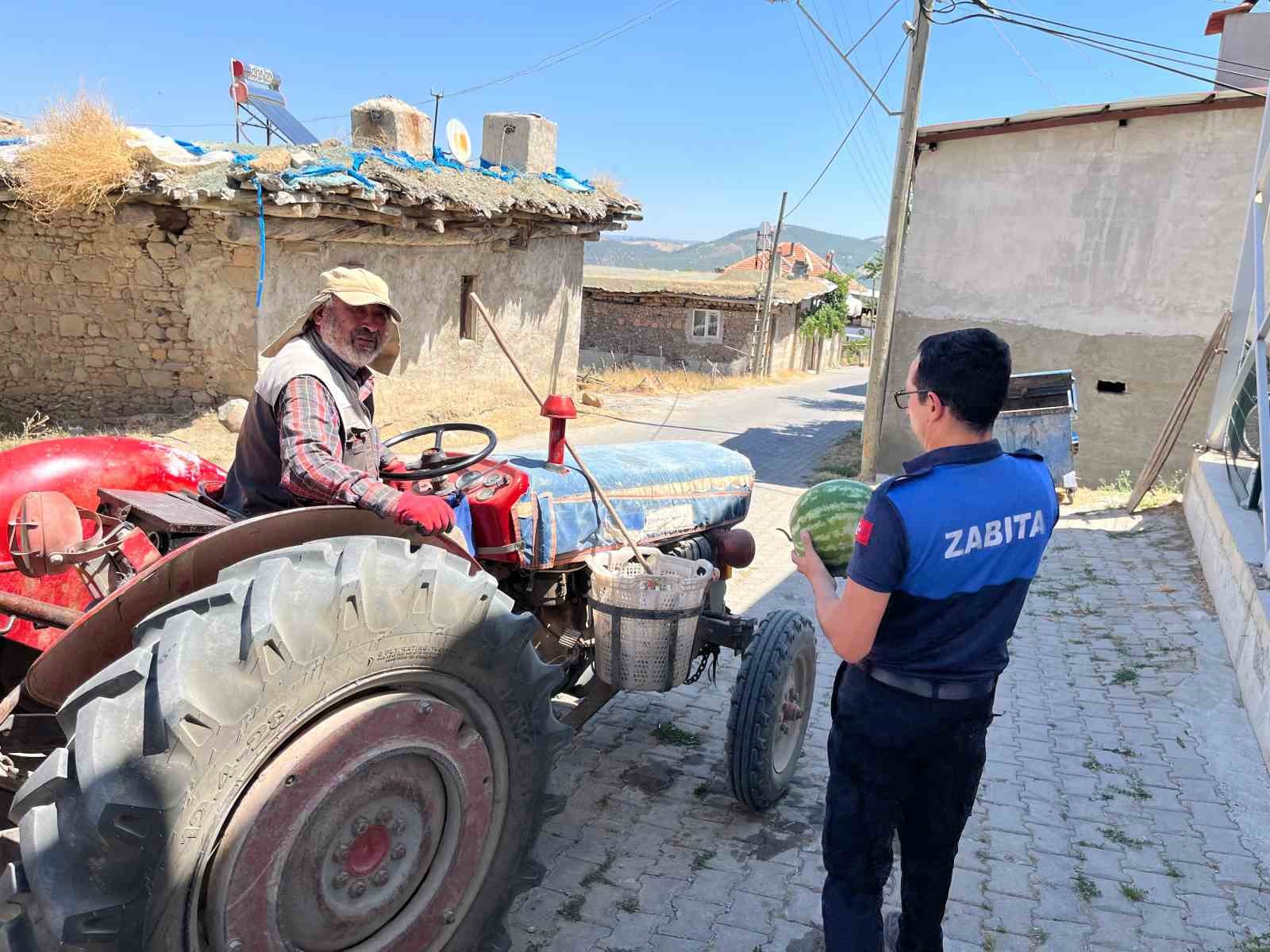 Honaz Belediyesi hem üreticiyi hem de vatandaşı sevindirdi
