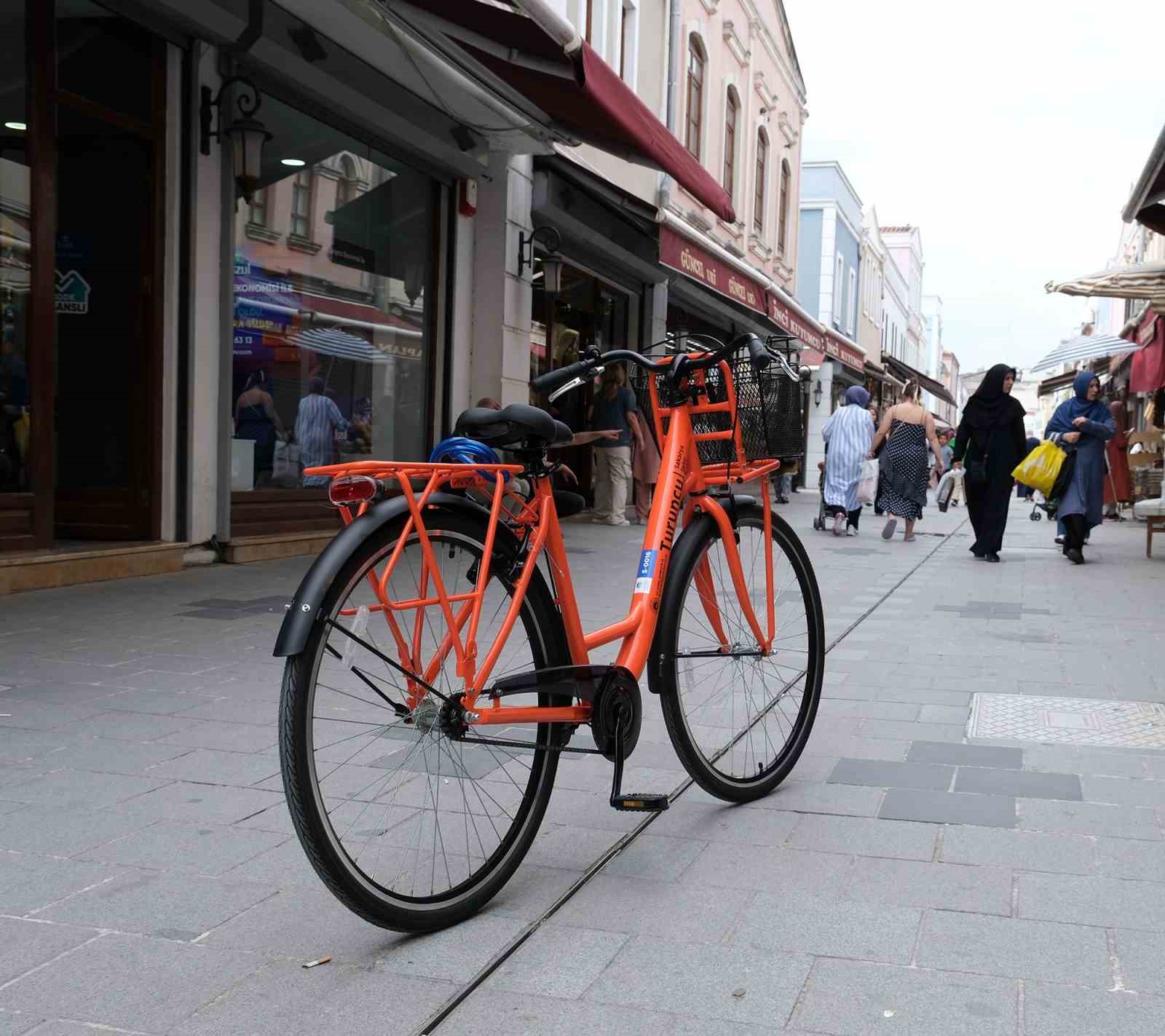 Turuncu bisikletler yoğun ilgi görüyor
