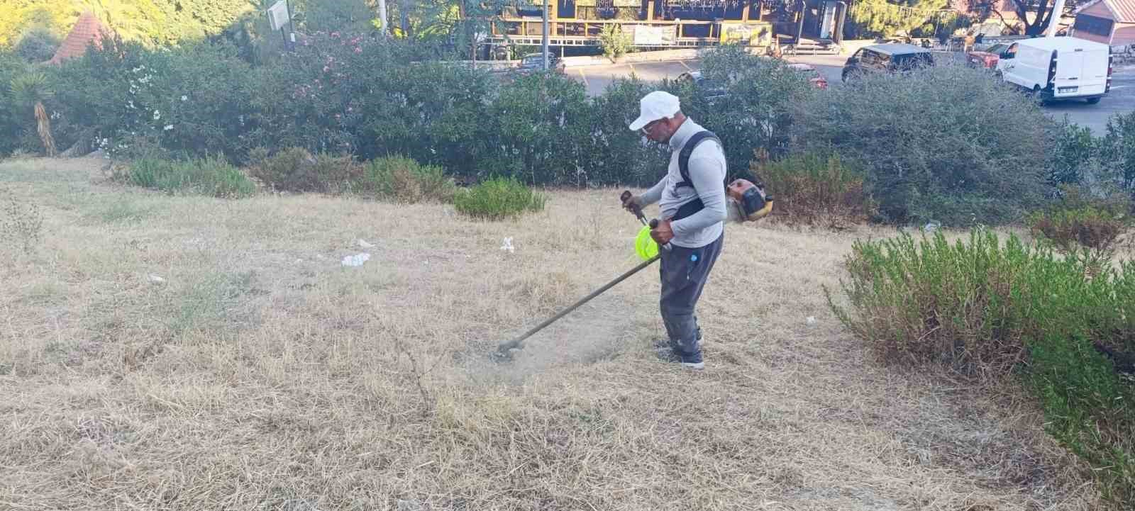 Şehzadeler Belediyesinden simge bölgelere dip bucak temizlik
